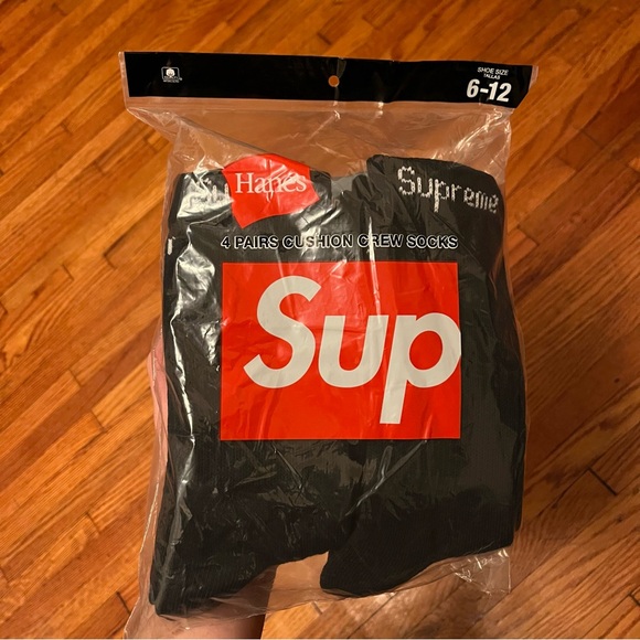 SUPREME BLACK CREW SOCKS 4 PACK ONE SIZE - Picture 1 of 2